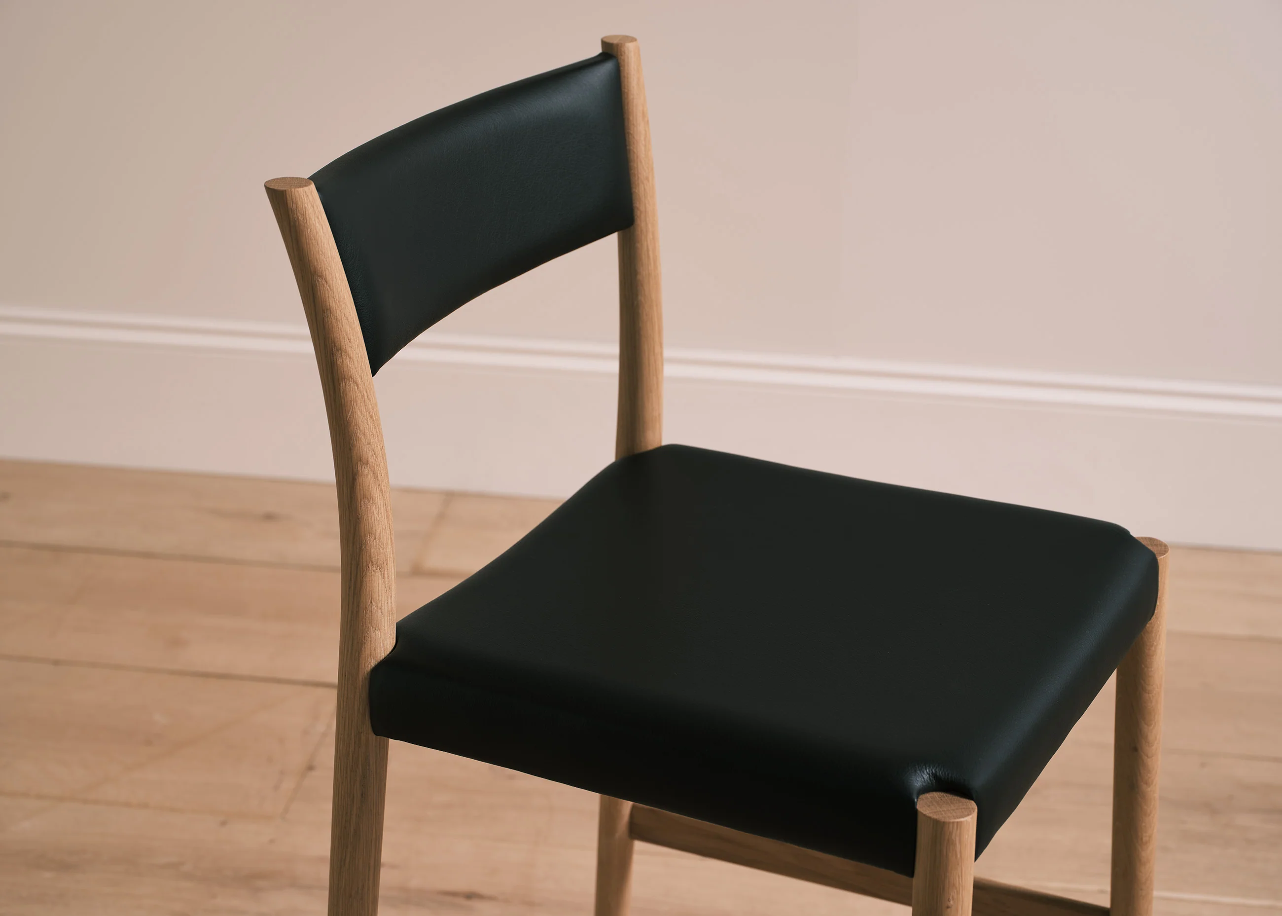 Avery counter stool upholstered - Image 4