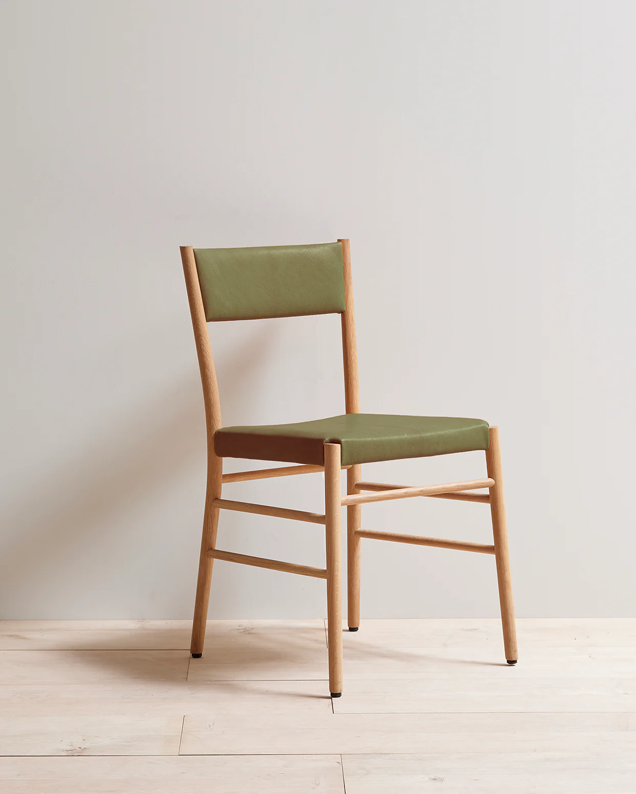Avery dining chair upholstered - Image 4