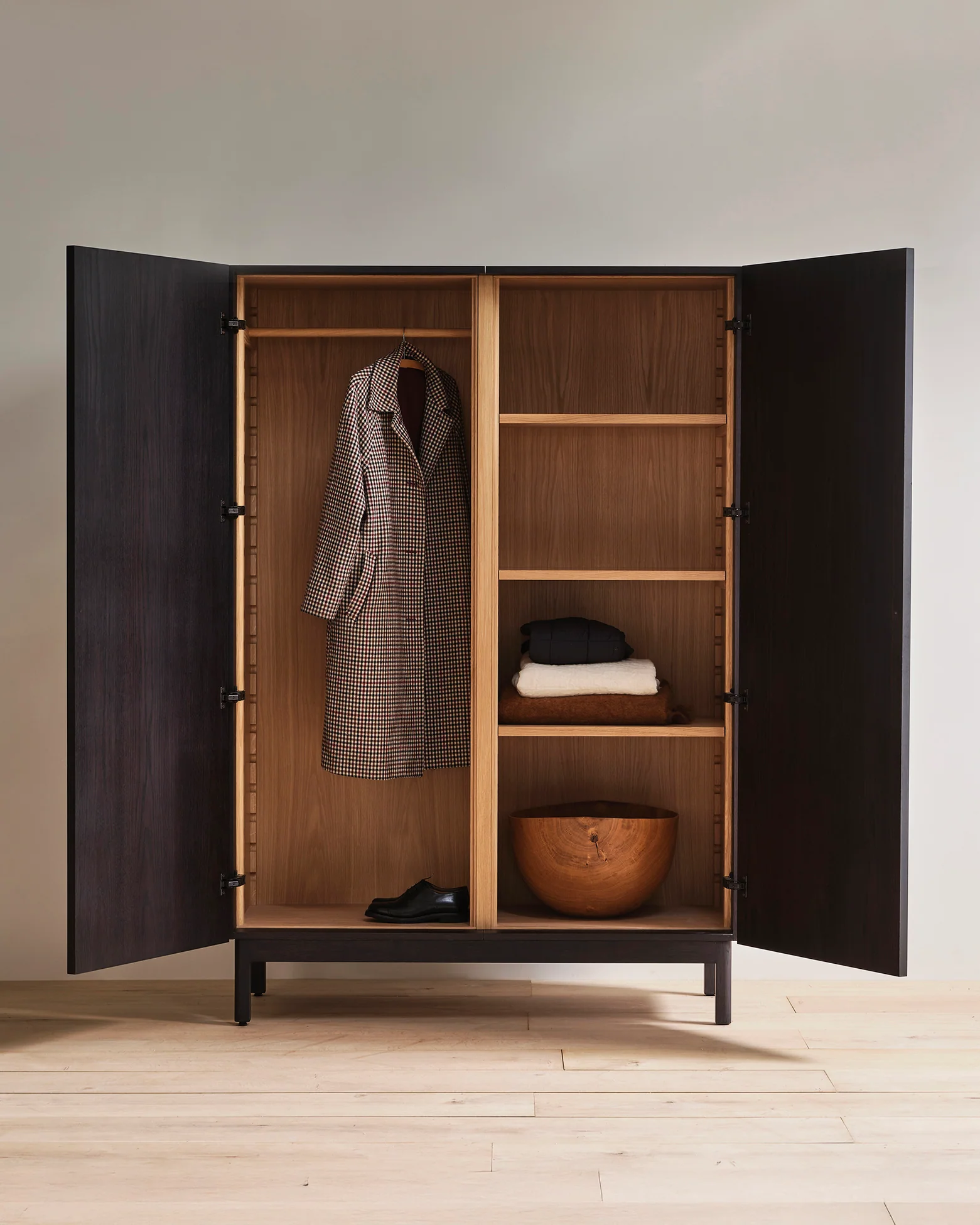 Fielding armoire - Image 3