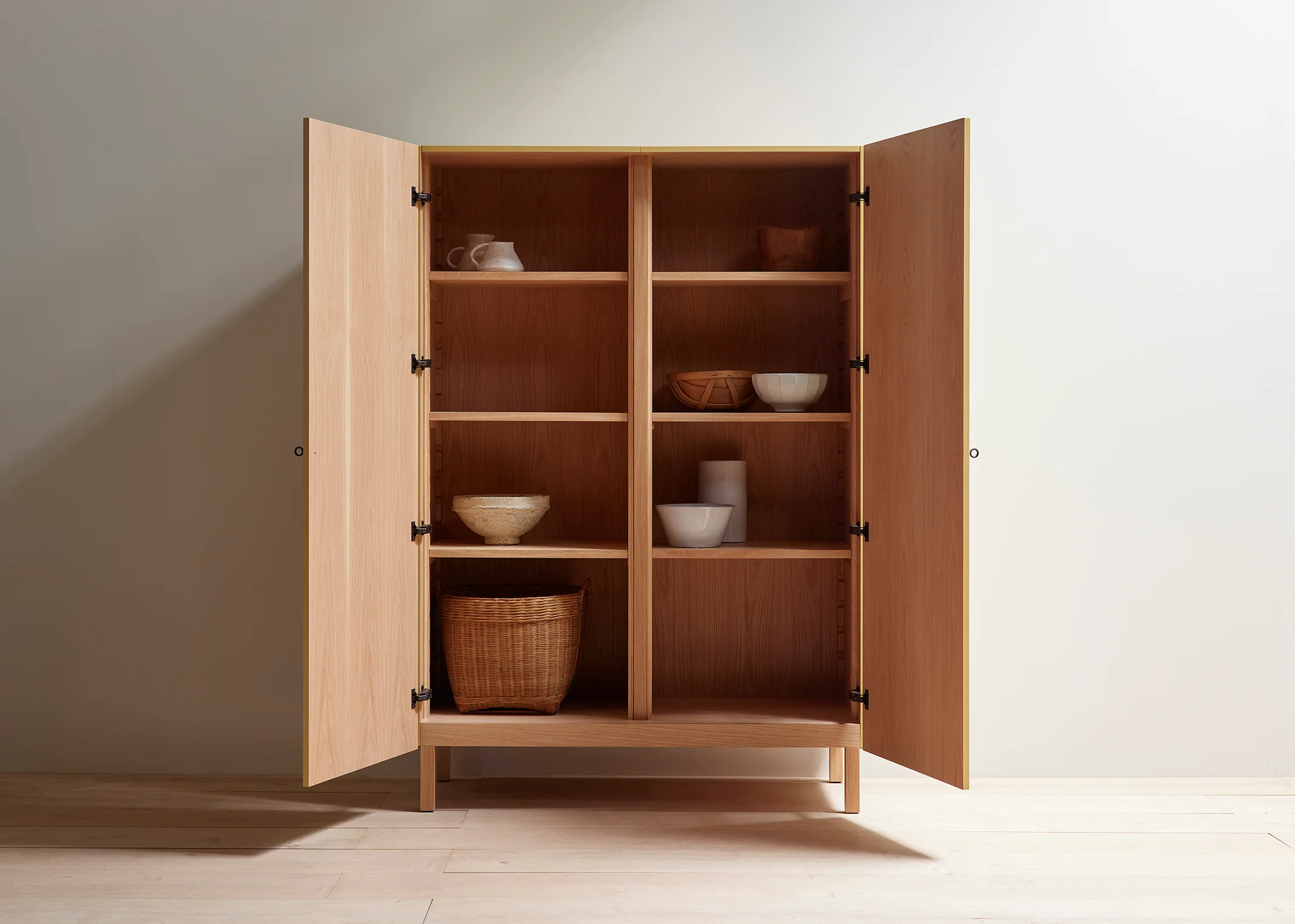 Frey armoire - Image 5