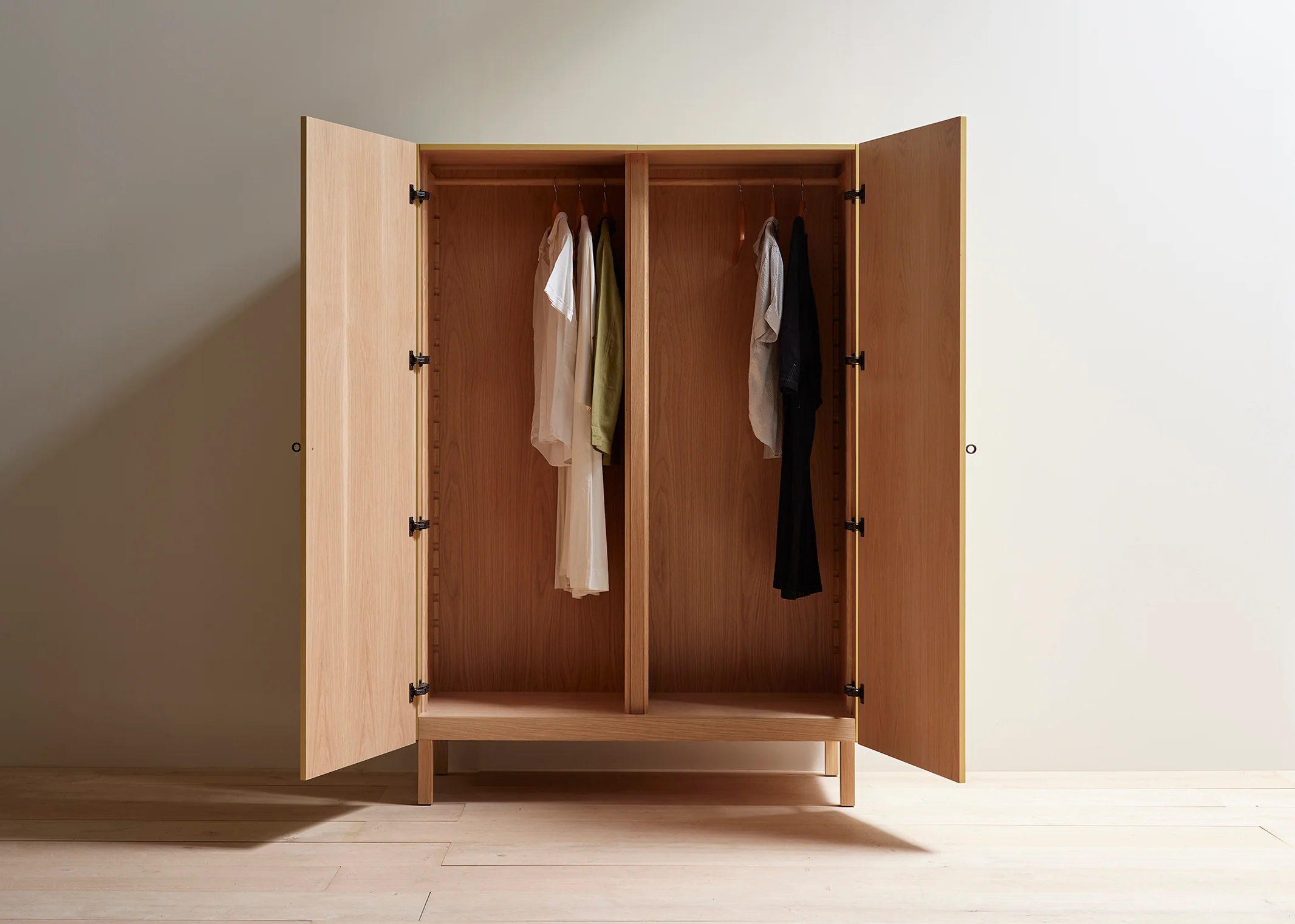 Frey armoire - Image 6
