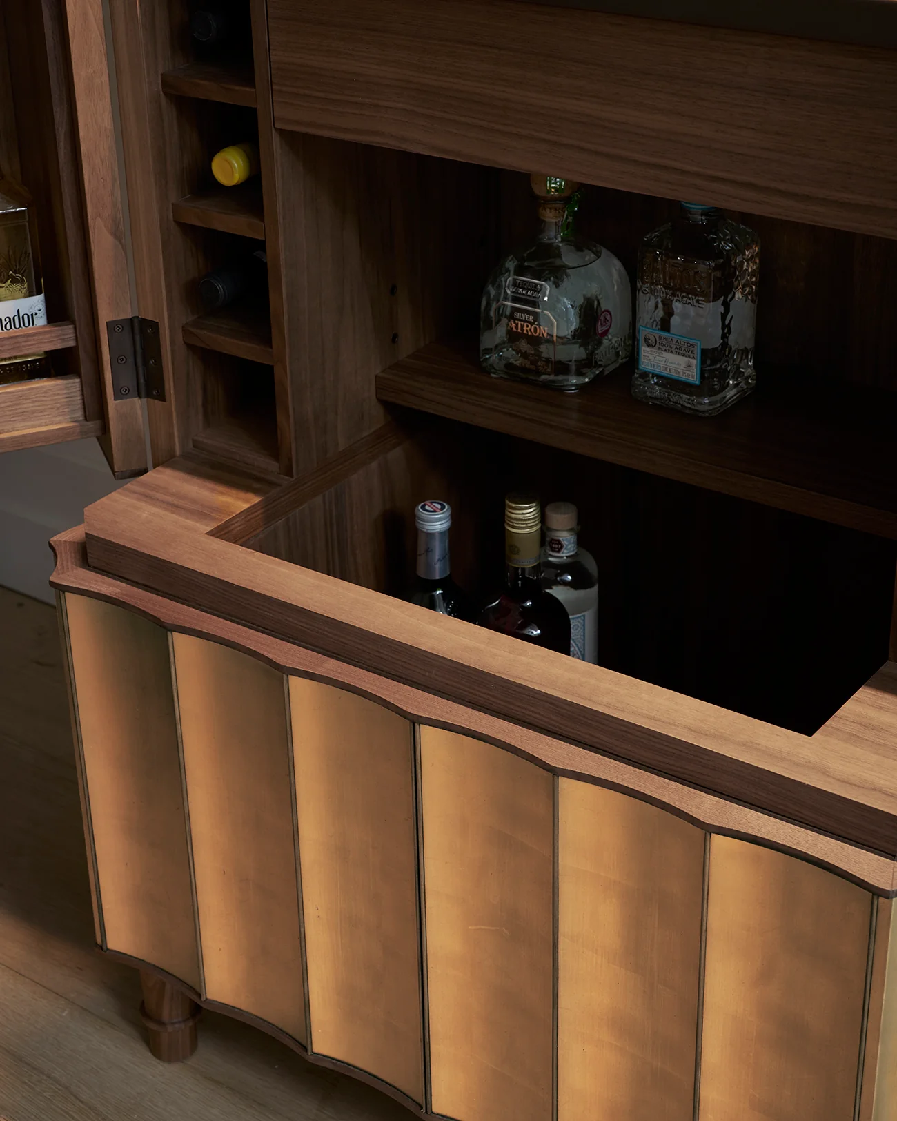 Glover drinks cabinet gold - Image 7