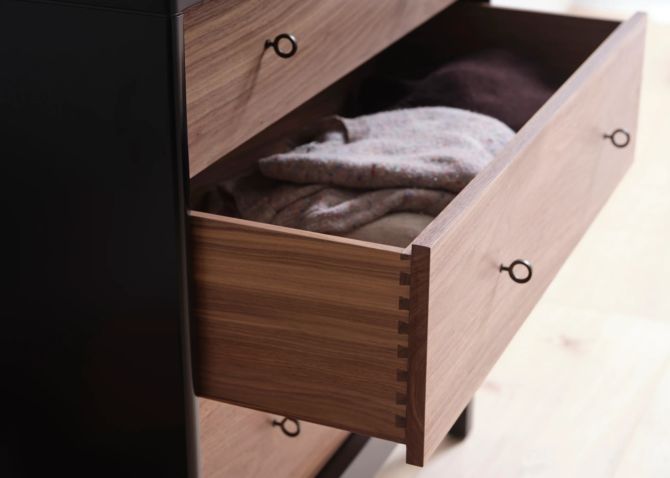 Joyce chest of drawers - Image 6