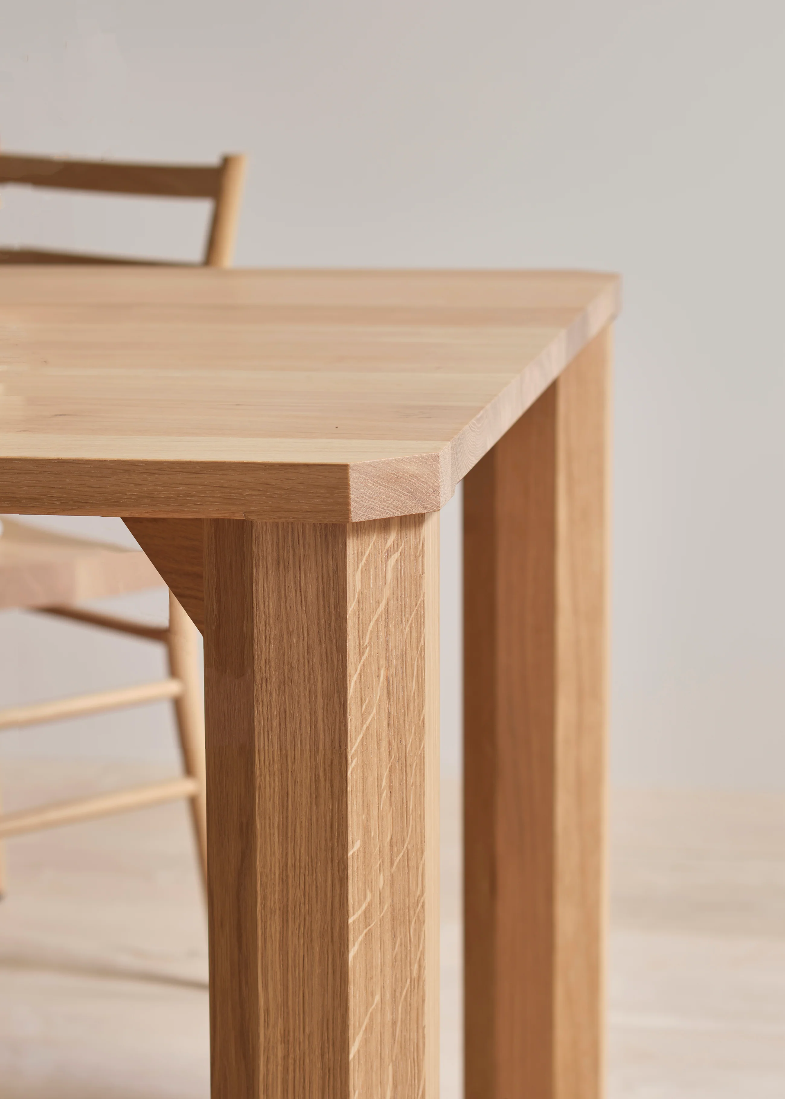 Mead dining table - Image 5