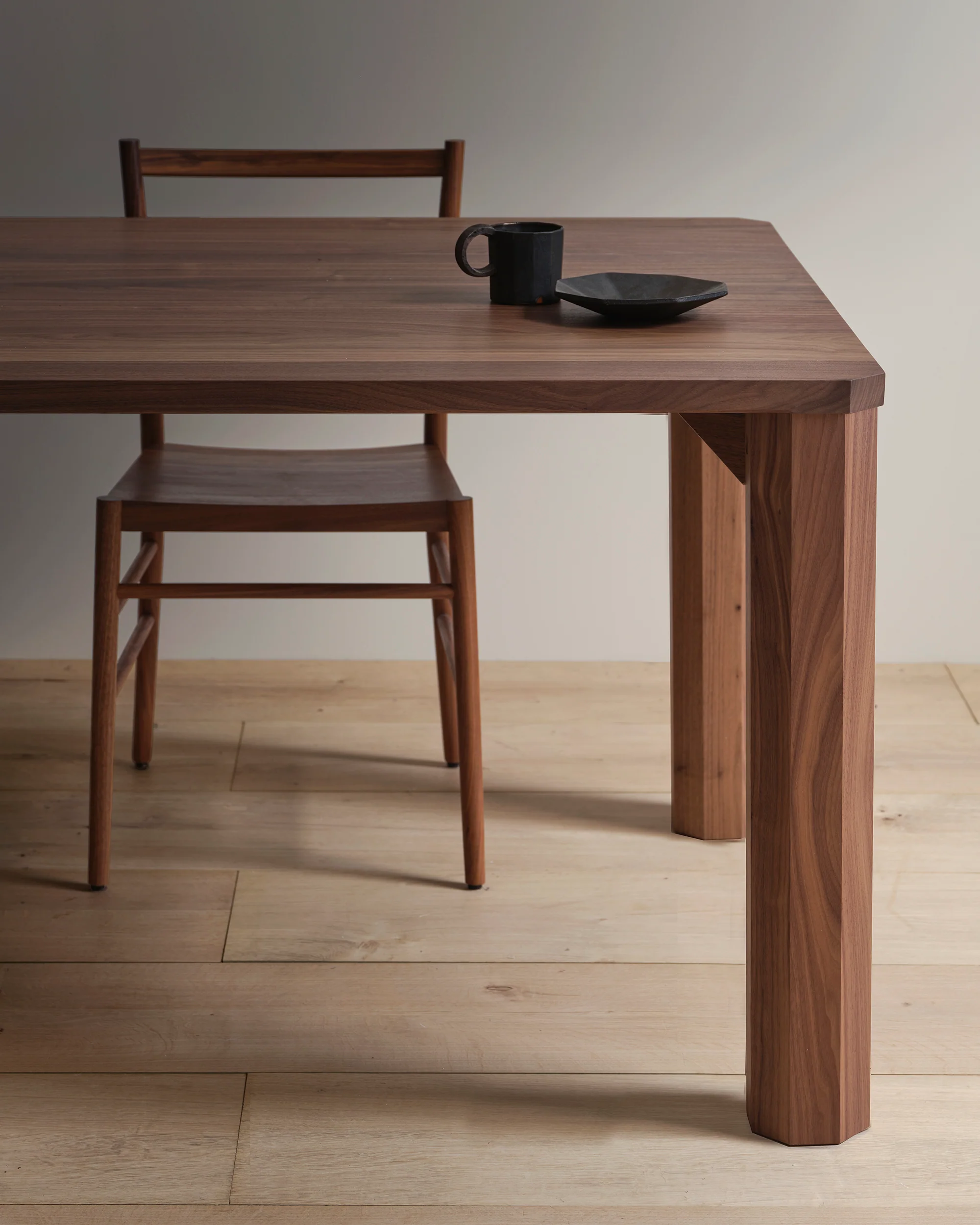 Mead dining table - Image 7
