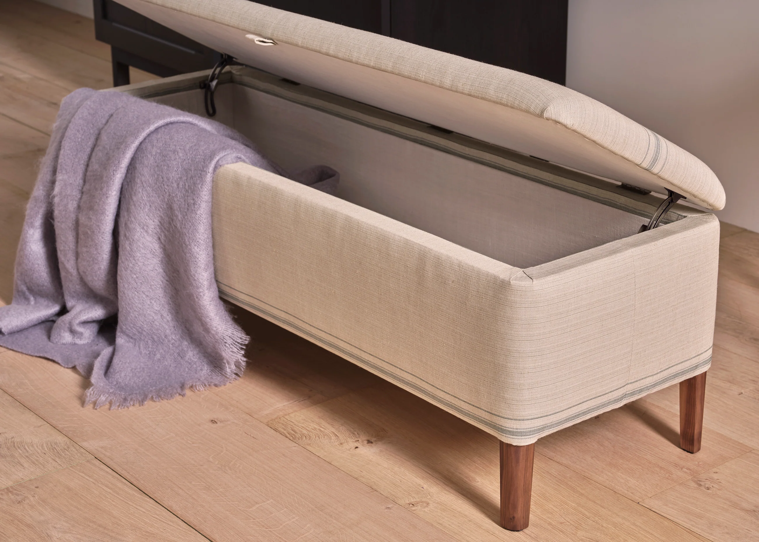 Moreau blanket box - Image 4