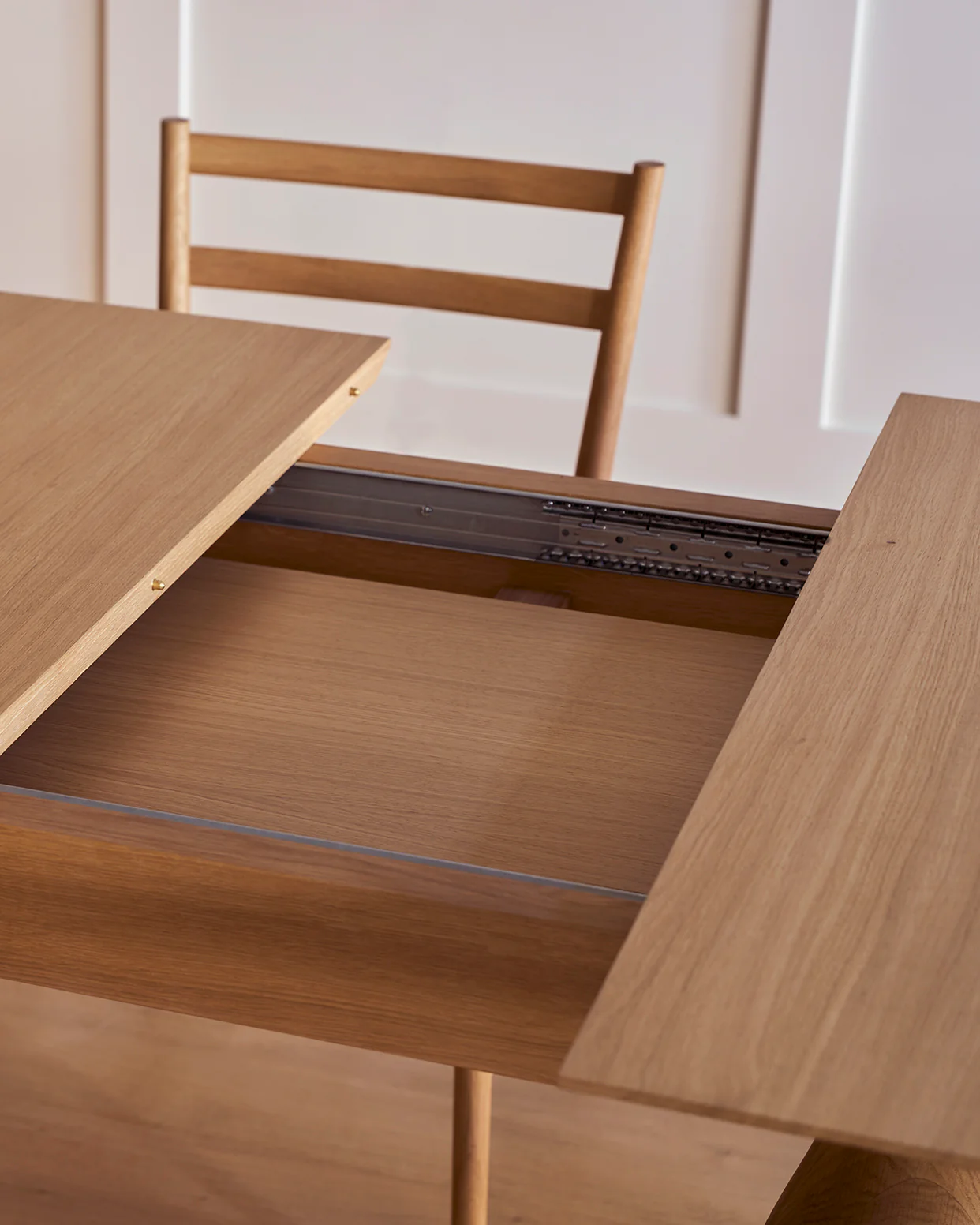 Tove dining table extending - Image 7