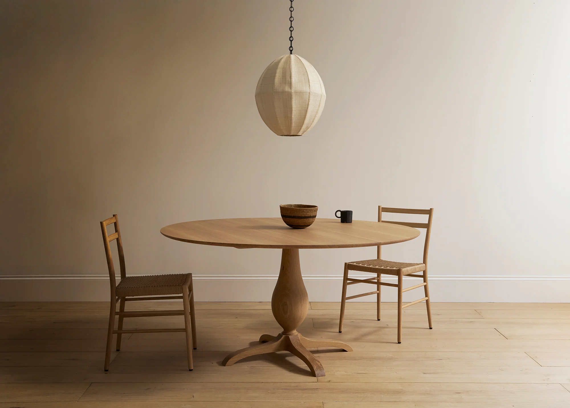 Tove dining table circular - Image 3